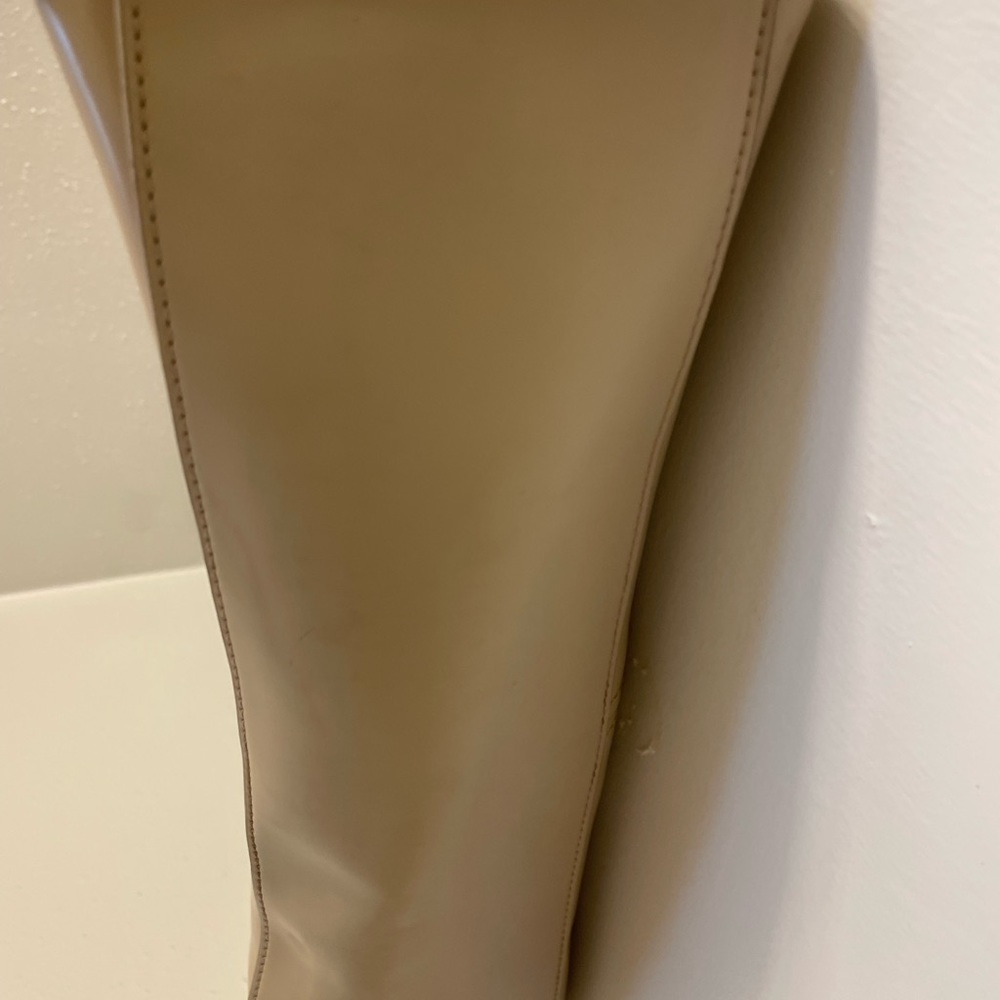 Guess - Picture 5 of 7